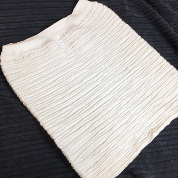 ⭐️White skirt tight fitted - Picture 2 of 5